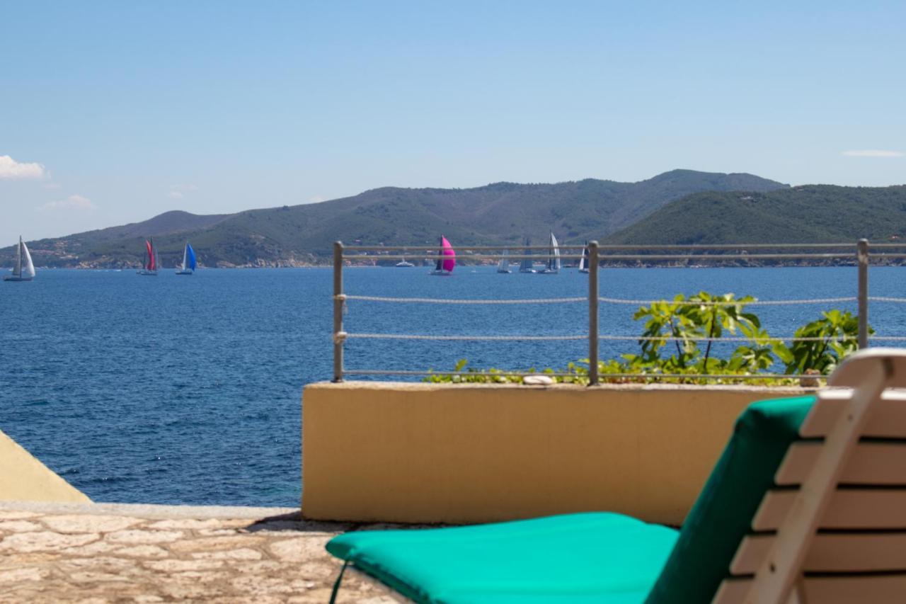 Villa Le Sprizze A Bordo Del Mare - Goelba Марчиана-Марина Экстерьер фото