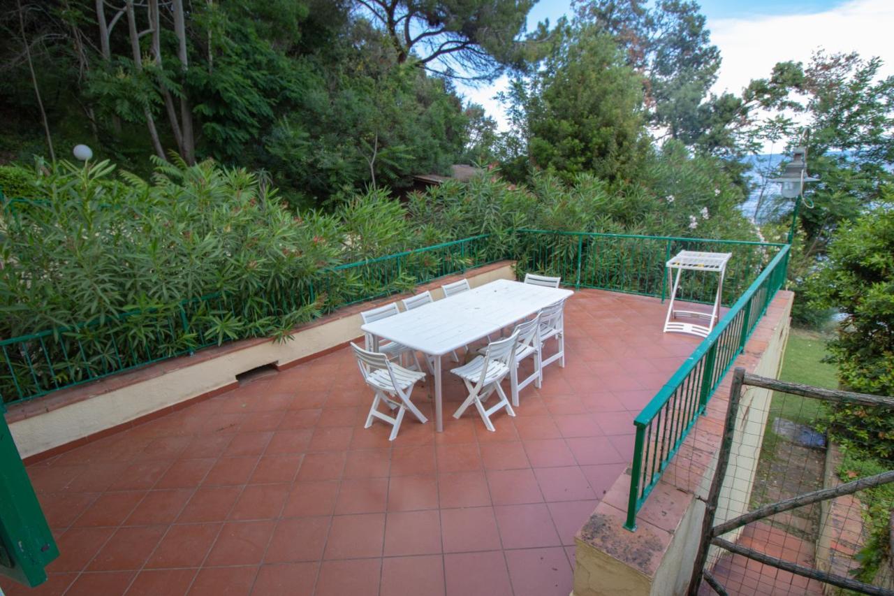 Villa Le Sprizze A Bordo Del Mare - Goelba Марчиана-Марина Экстерьер фото