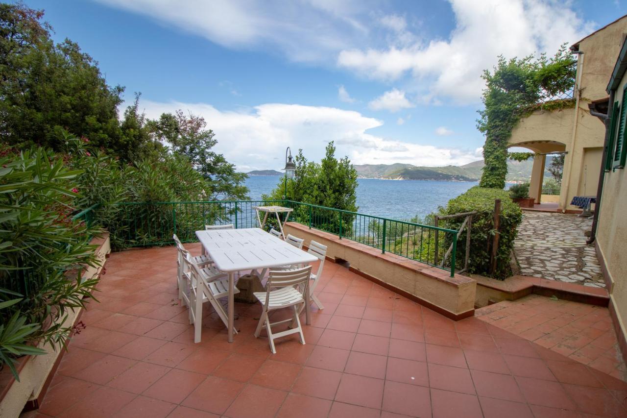Villa Le Sprizze A Bordo Del Mare - Goelba Марчиана-Марина Экстерьер фото