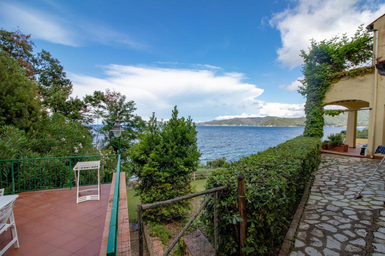 Villa Le Sprizze A Bordo Del Mare - Goelba Марчиана-Марина Экстерьер фото