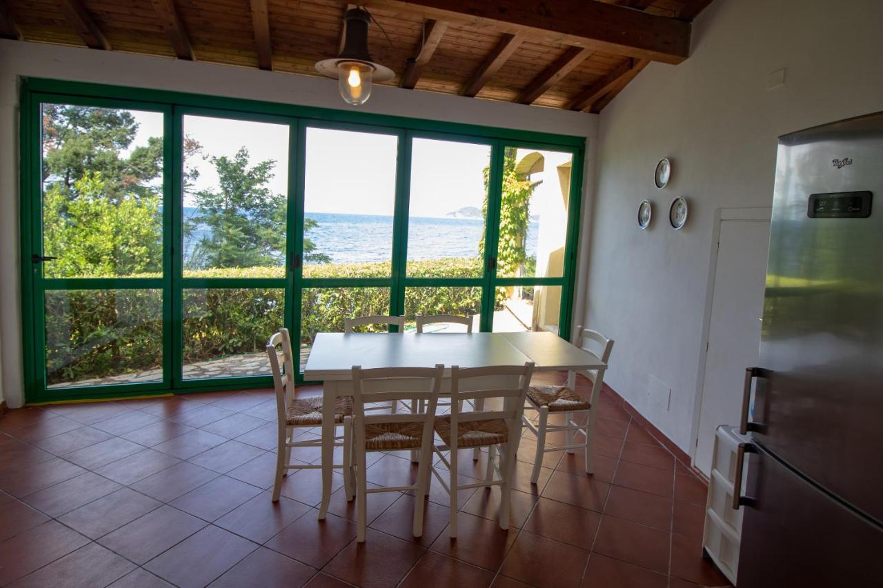 Villa Le Sprizze A Bordo Del Mare - Goelba Марчиана-Марина Экстерьер фото