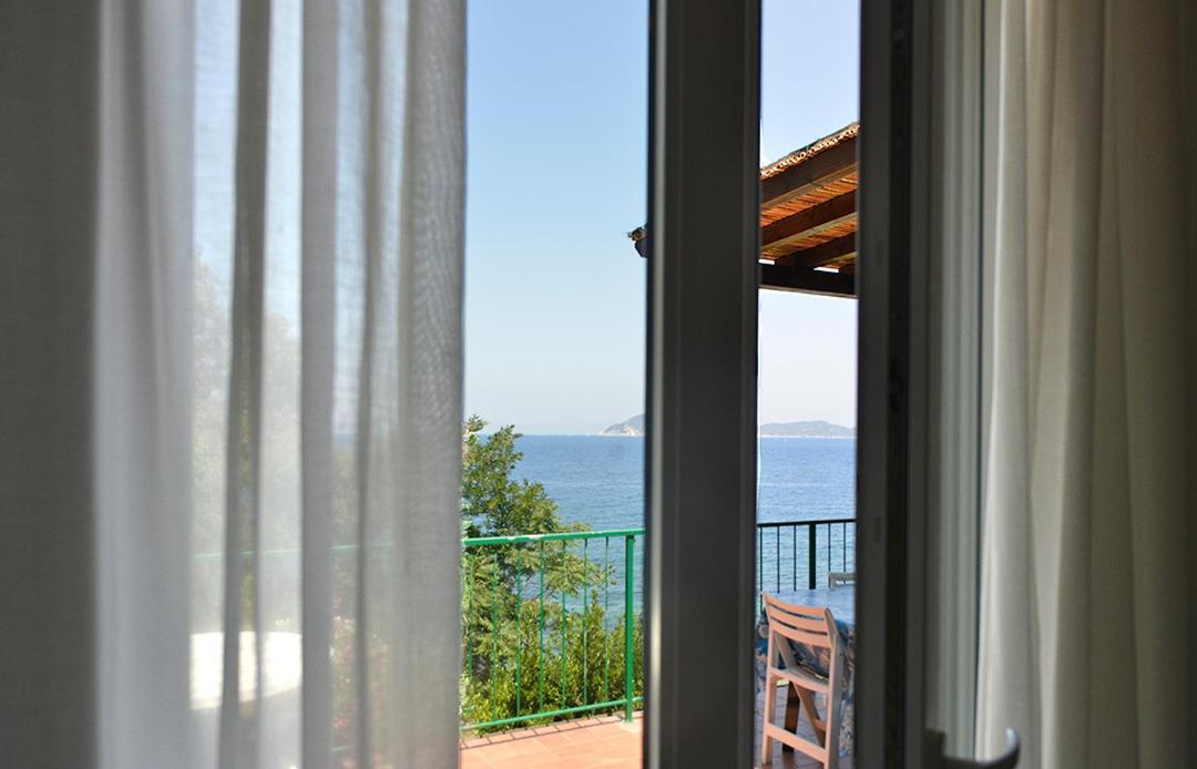 Villa Le Sprizze A Bordo Del Mare - Goelba Марчиана-Марина Экстерьер фото